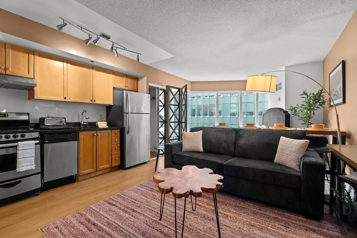 Cozy Apartment At Dundas Square! Toronto